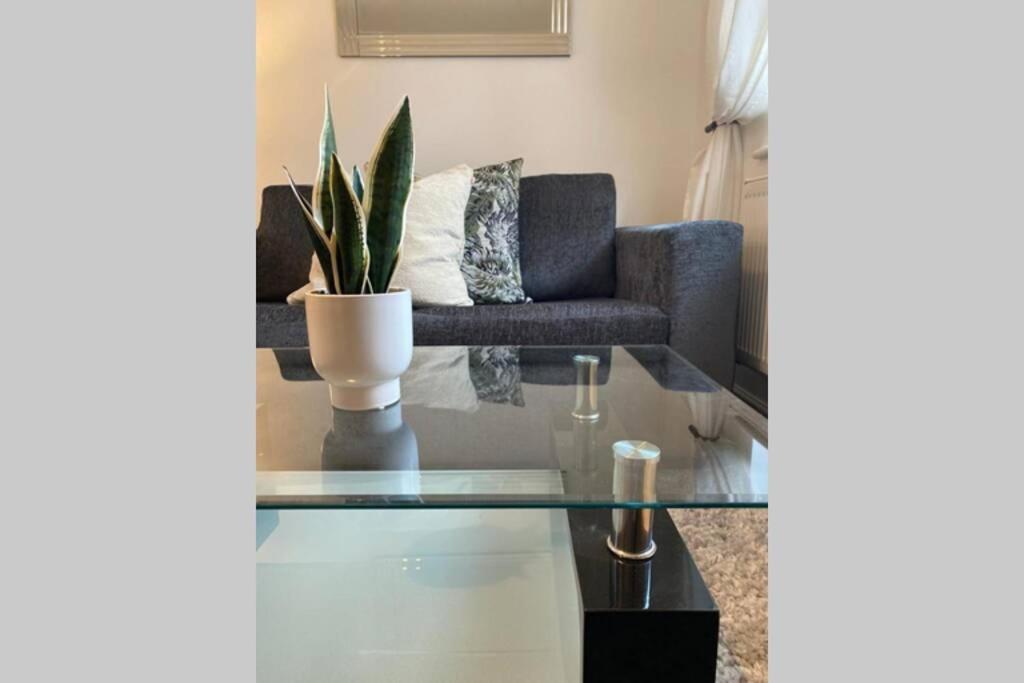 Alicia Newport By Mia Living 2 Bedroom Apartment With Dedicated Parking Kültér fotó